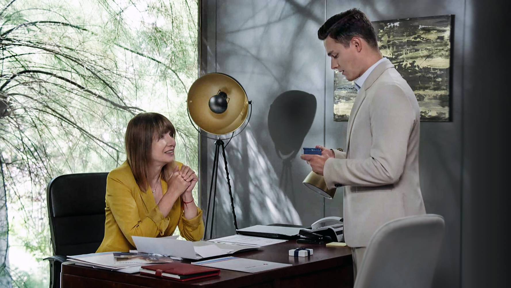 News Pierwsza mi�o�� - 3710 odc. Borys coraz �mielej kokietuje Gra�yn�. Streszczenie 3710 i 3711 odcinka