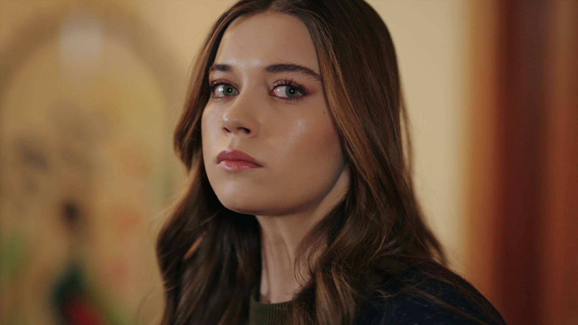 News Z�oty ch�opak - 170 odc. Seyran udziela w telewizji wywiadu, kt�ry mo�e wiele zmieni�. Streszczenie 170 i 171 odcinka