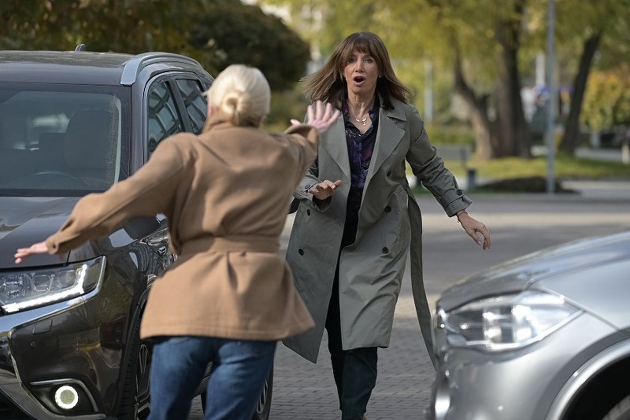 News Pierwsza mi�o�� - 3926 odc. Kulas naciska na rozw�d z Pamel�, by po�lubi� Aniel�, a Karol walczy o �ycie Ewy! Streszczenie 3926 i 3927 odc