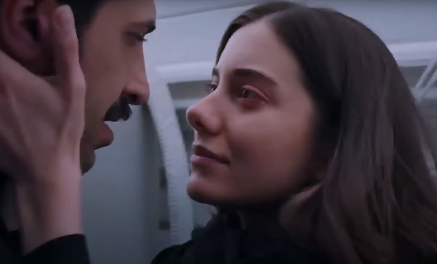 News Z�oty ch�opak - 83 odc. Suna i Abidin s� atakowani przez Ifakt. Streszczenie 83 i 84 odcinka