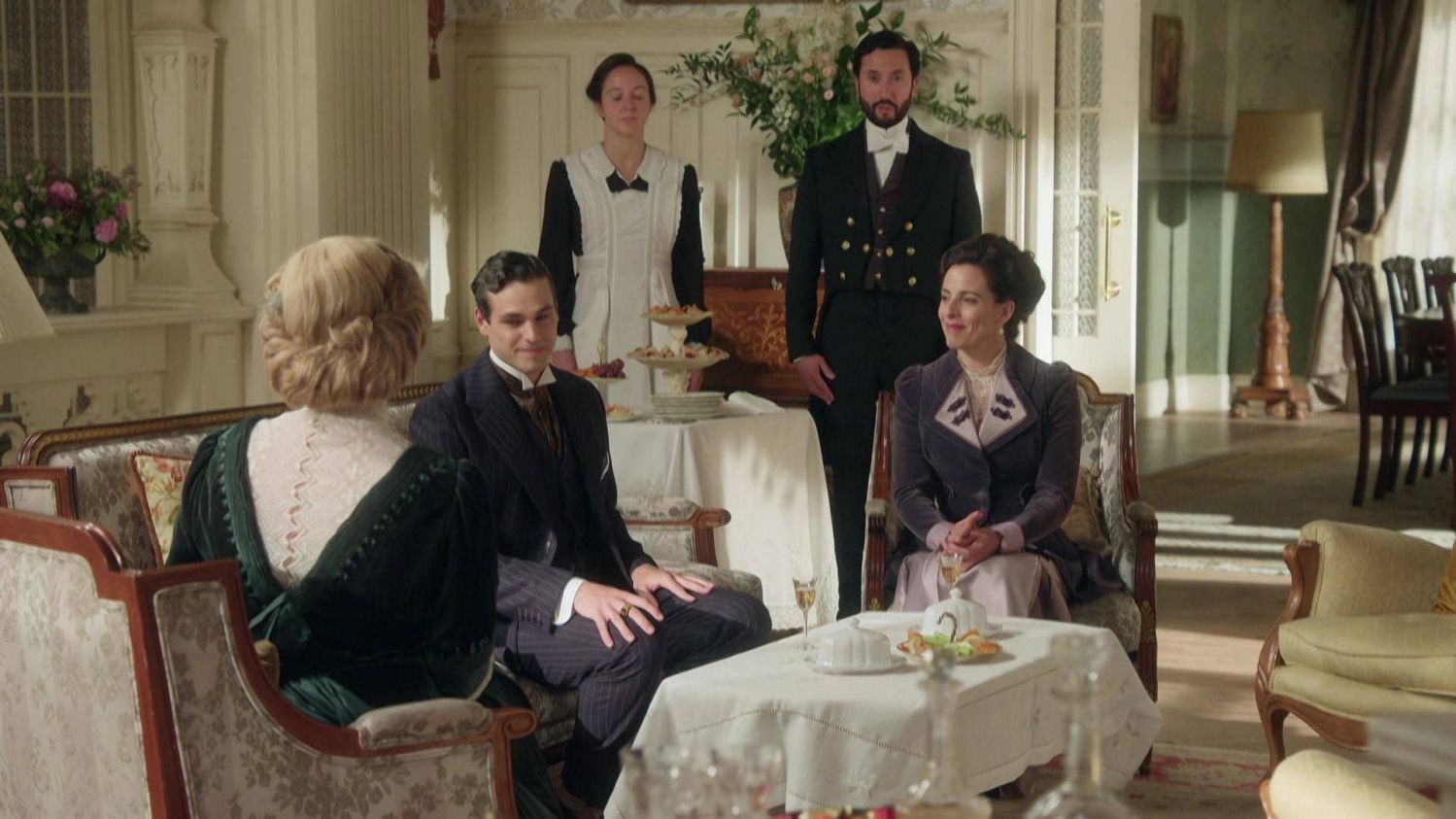 News La Promesa - pa�ac tajemnic - 223 odc. Catalina przy�apuje ojca na ostrej k��tni z wujem Fernando. Streszczenie 223 i 224 odc.