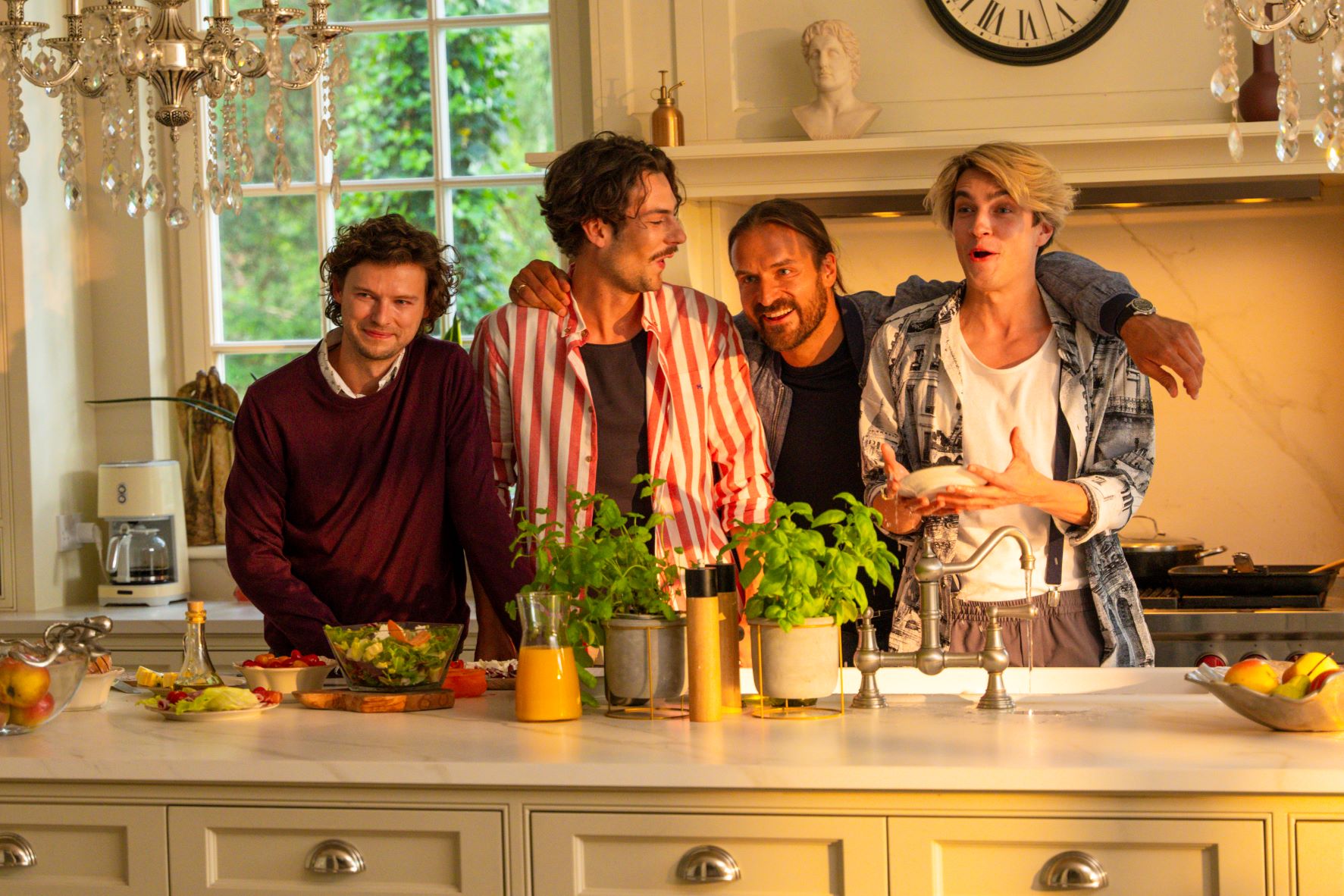 News Bracia - co wydarzy si� w 1 i 2 odcinku nowego serialu z Janem Fryczem i Piotrem Stramowskim w roli g��wnej? 