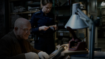 News Archiwista - 1 i 2 odcinek. Henryk Mikos zostaje przywr�cony do pracy w policji. Streszczenie odcink�w