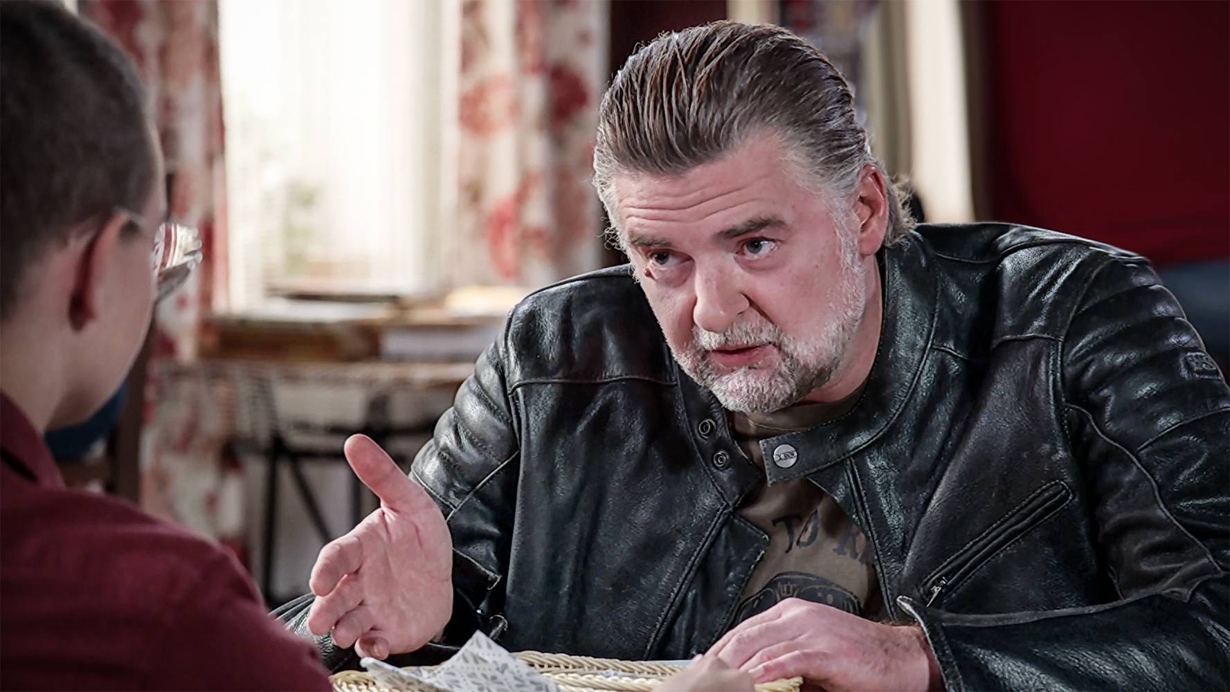 News Pierwsza mi�o�� - 3729 odc. Emilka i Bartek zostaj� obrabowani. Streszczenie 3729 i 3730 odcinka