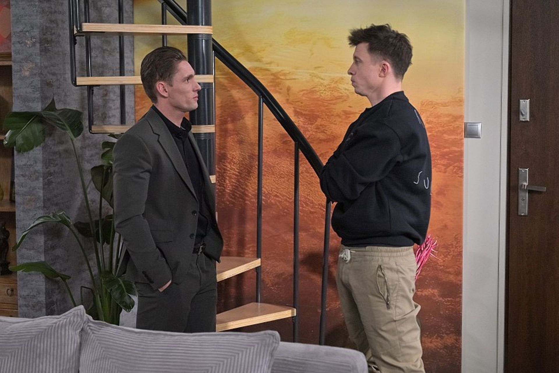 News Pierwsza mi�o�� - 3978 odc. Oskar podejrzewa Alana, a Janek nie radzi sobie z problemami! Streszczenie 3978 i 3979 odc