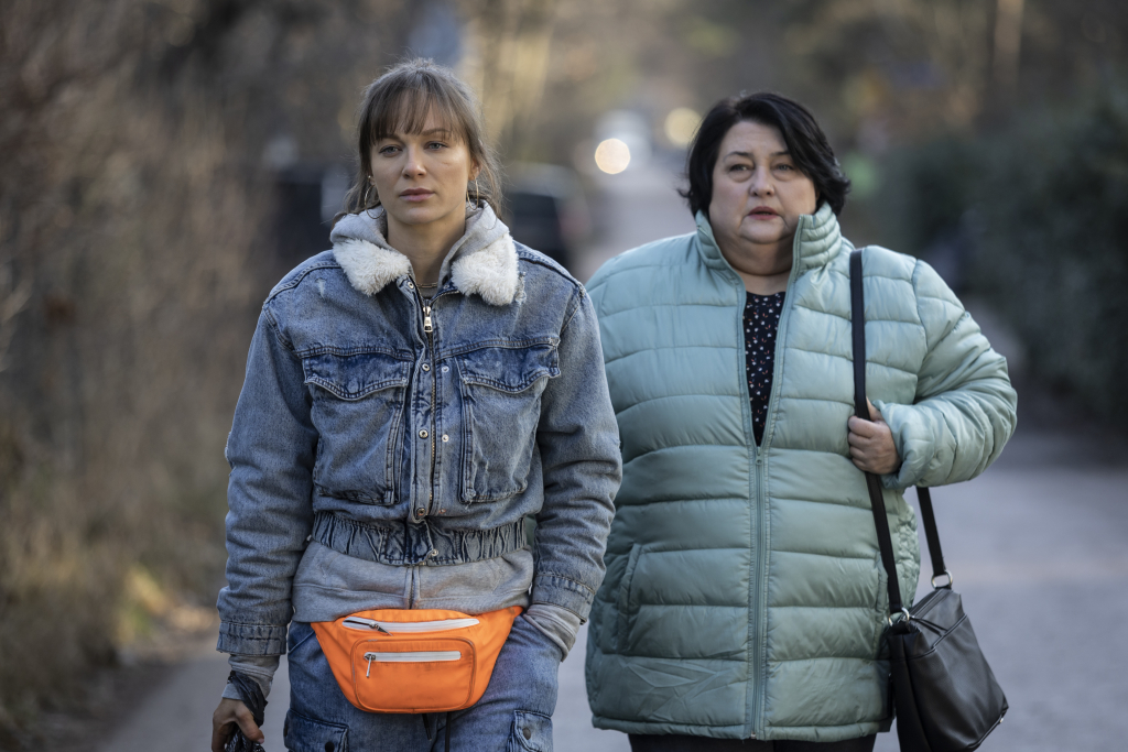 News Pati - 5 odc. Pati ostro imprezuje, a Rulewscy staraj� si� j� odci�� od rodze�stwa. Streszczenie 5 i 6 odcinka serialu