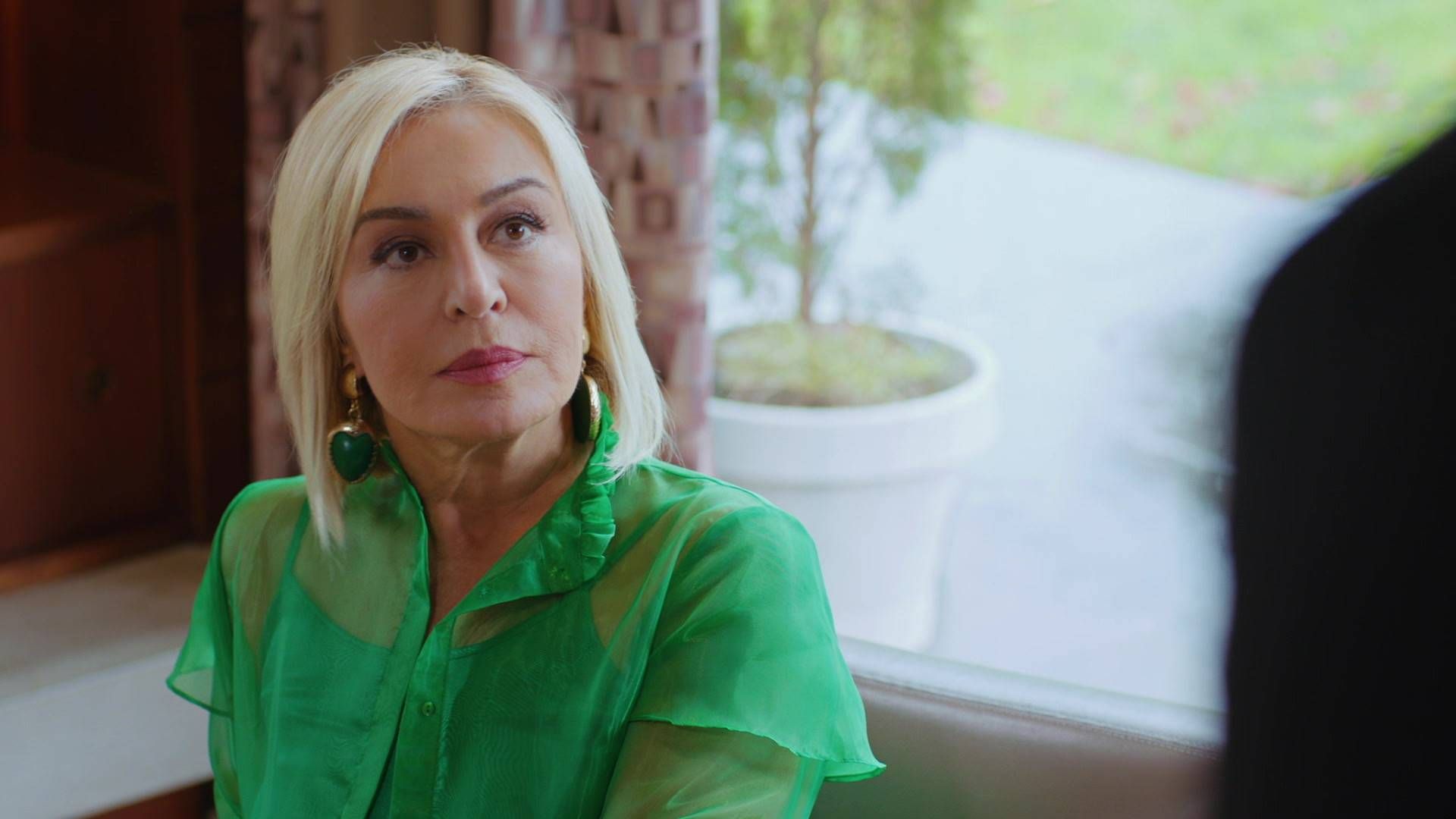 News Zakazany owoc - 270 odc. Feride jest gotowa zap�aci� za zniszczenie zwi�zku jej syna z Yildiz. Streszczenie 270 i 271 odc. 