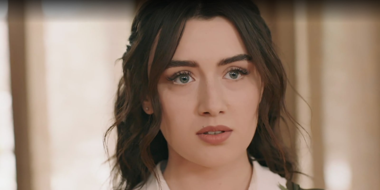 News Wichrowe wzg�rze - 128 odc. Zeynep urz�dza przyj�cie-niespodziank� dla Halila. Streszczenie 128 i 129 odc. 