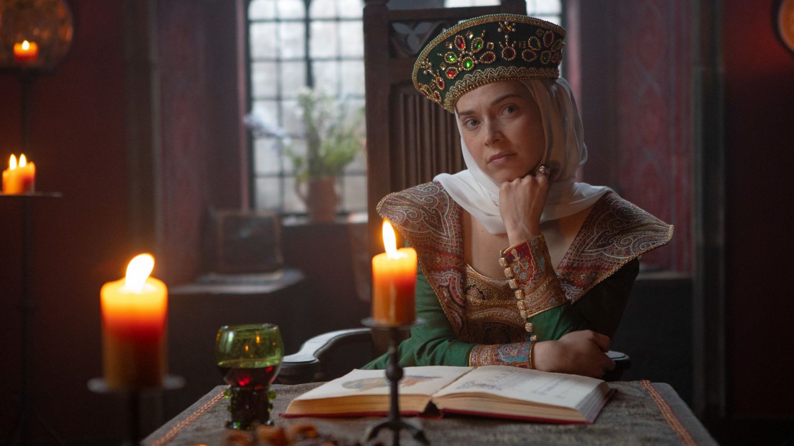 News Kr�lowie odc. 9 i 10 streszczenie: Katarzyna W�odkowa manipuluje kr�low�, a Gertruda i Niemira trafiaj� do lochu! Co jeszcze si� wydarzy? 