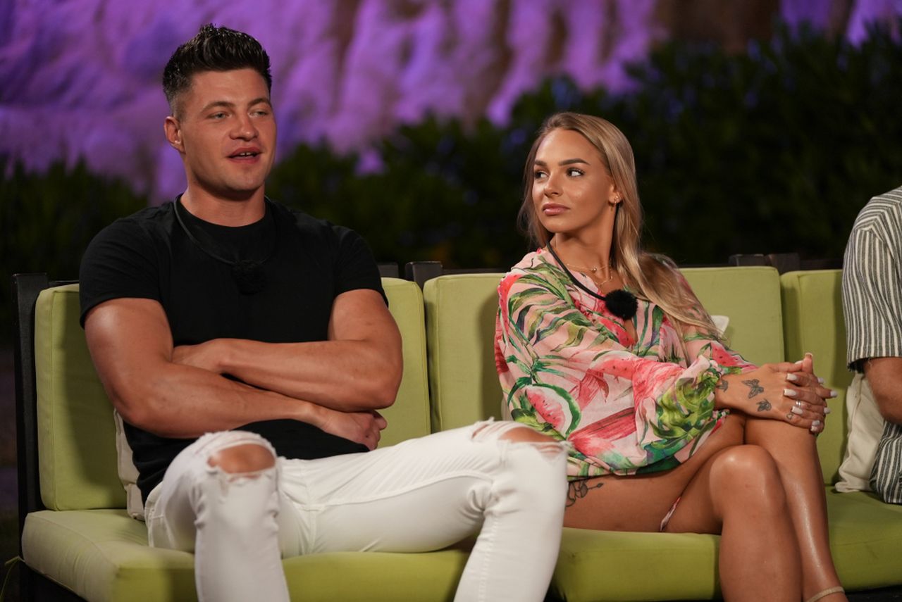 News Hotel Paradise 9 - odc. 36. IGRZYSKA MI�O�CI! Kt�ra para odpadnie? Streszczenie 36 i 37 odcinka