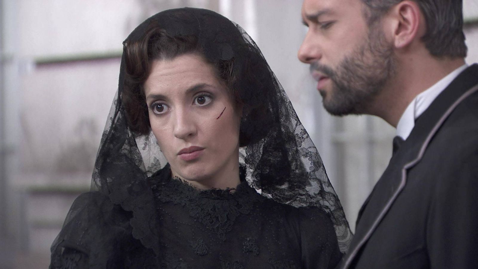 News Akacjowa 38 - 514 odc. Wie�� o romansie Felipe zaczyna niebezpiecznie si� rozchodzi�...! Streszczenie 514 i 515 odc. 