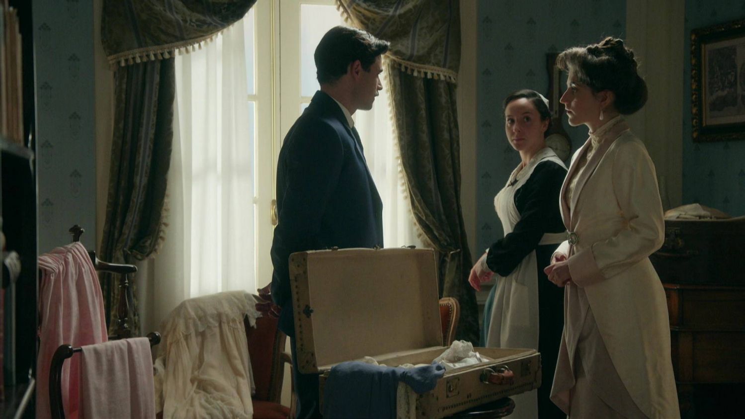 News La Promesa - pa�ac tajemnic - 222 odc. Jimena chce zosta� w Madrycie, a Mauro oskar�a Feliciana. Streszczenie 222 i 223 odc.