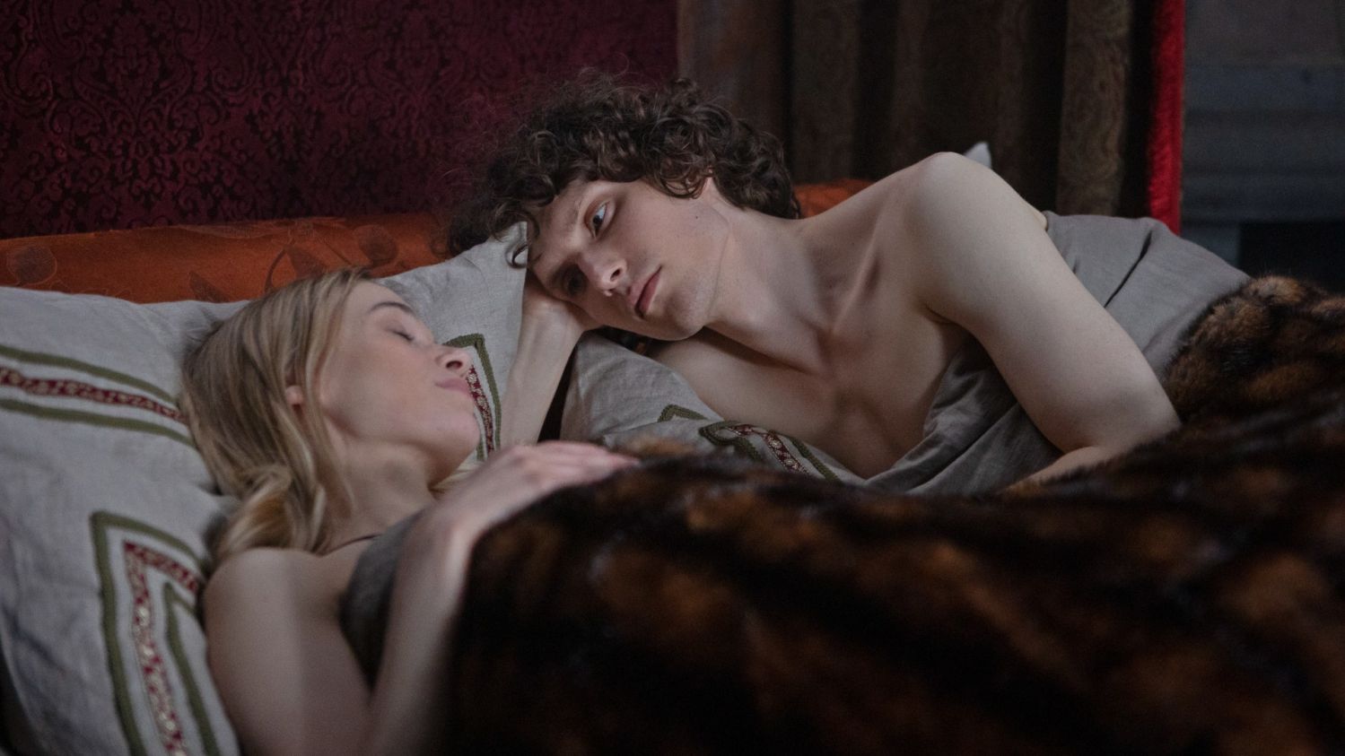 News Kr�lowie odc. 27 i 28 streszczenie: Kazimierz rozdarty mi�dzy obowi�zkiem a nami�tno�ci� – G�owacz stawia ultimatum! Co jeszcze si� wydarzy? 