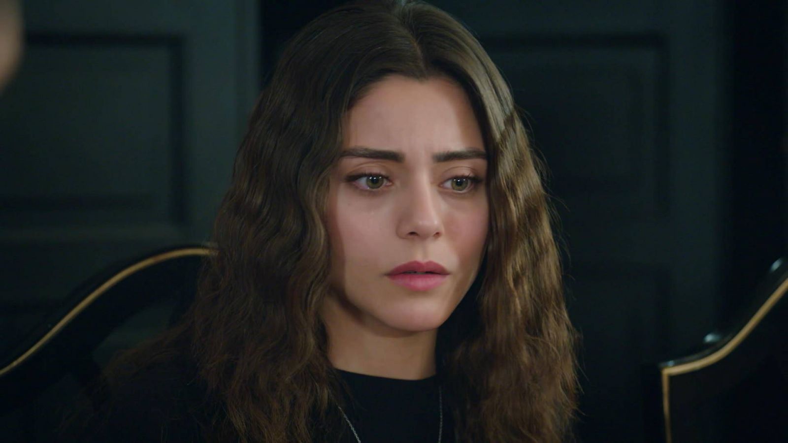 News Dziedzictwo odc. 466 i 467 streszczenie: Seher znajduje zdj�cie matki Yamana i postanawia je oprawi�...