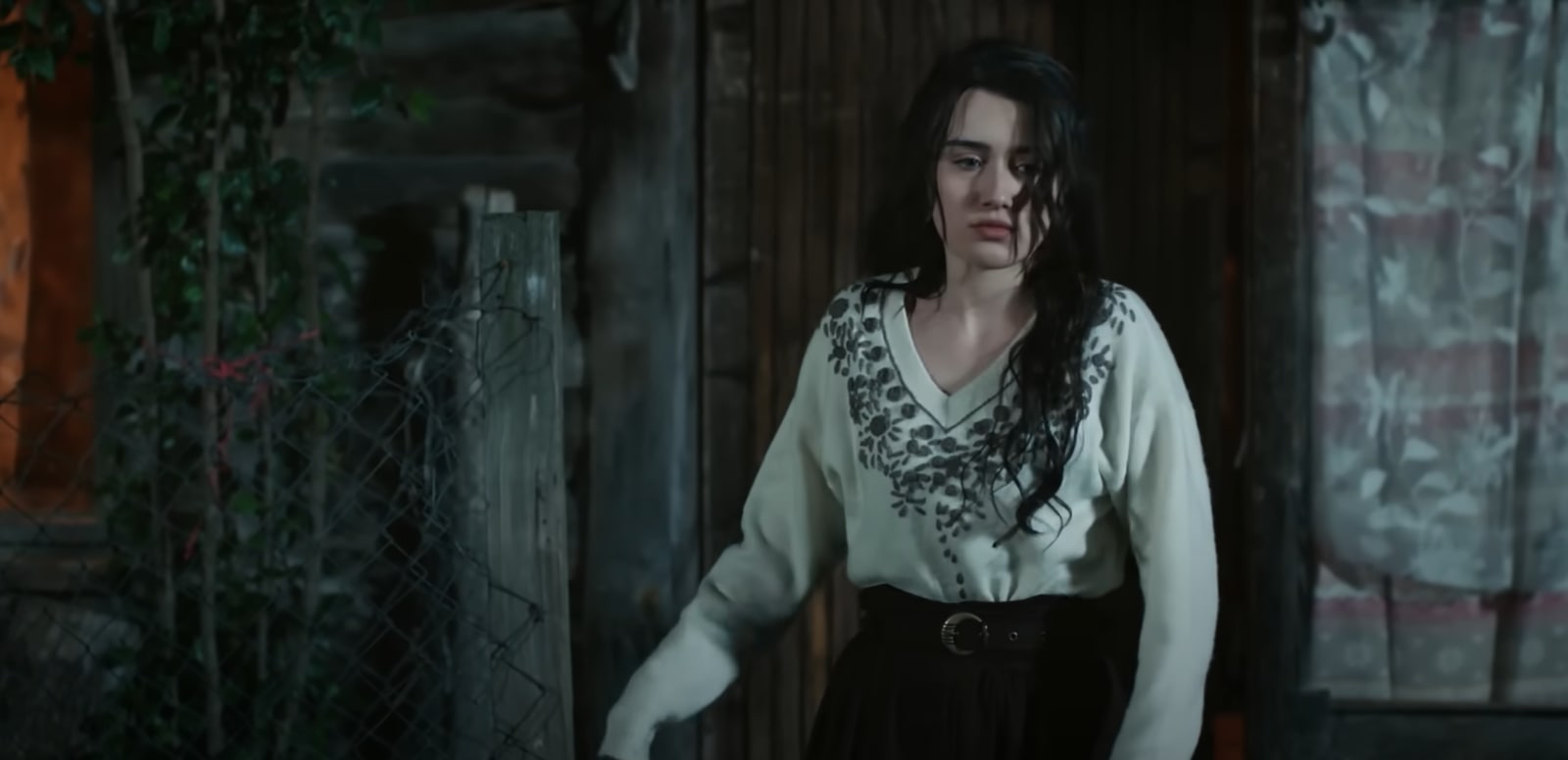 News Wichrowe wzg�rze - 70 odc. Zeynep jest bardzo powa�nie chora. Halil si� ni� opiekuje. Streszczenie 70 i 71 odc. 