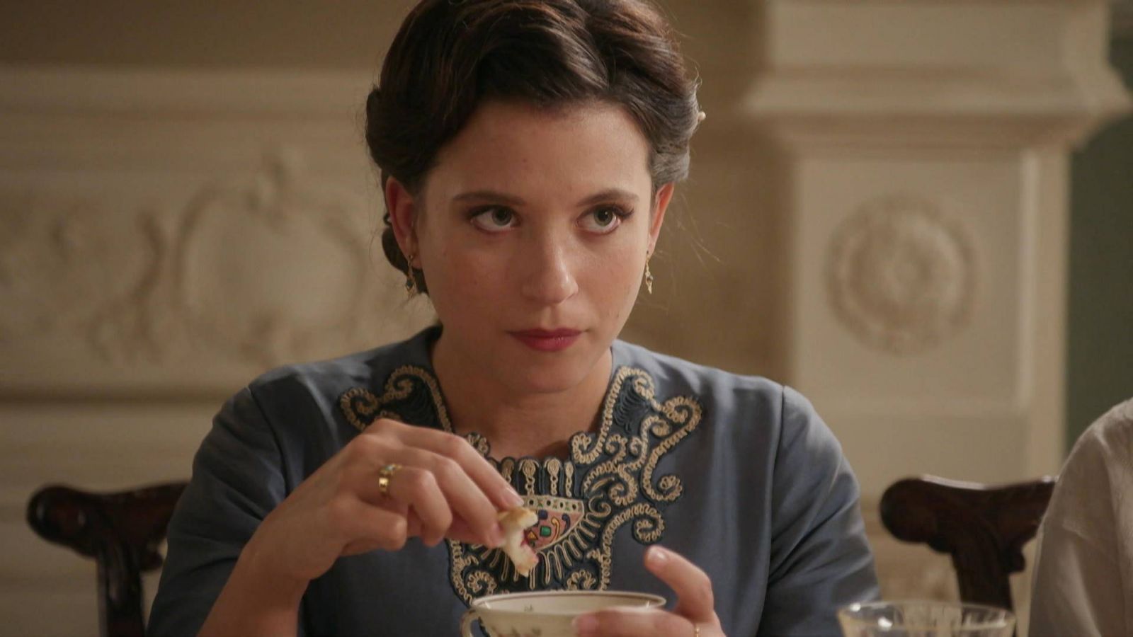 News La Promesa - pa�ac tajemnic - 66 odc. Manuel uwiecznia wsp�lne chwile Jimeny i Jany. Streszczenie 66 i 67 odc.