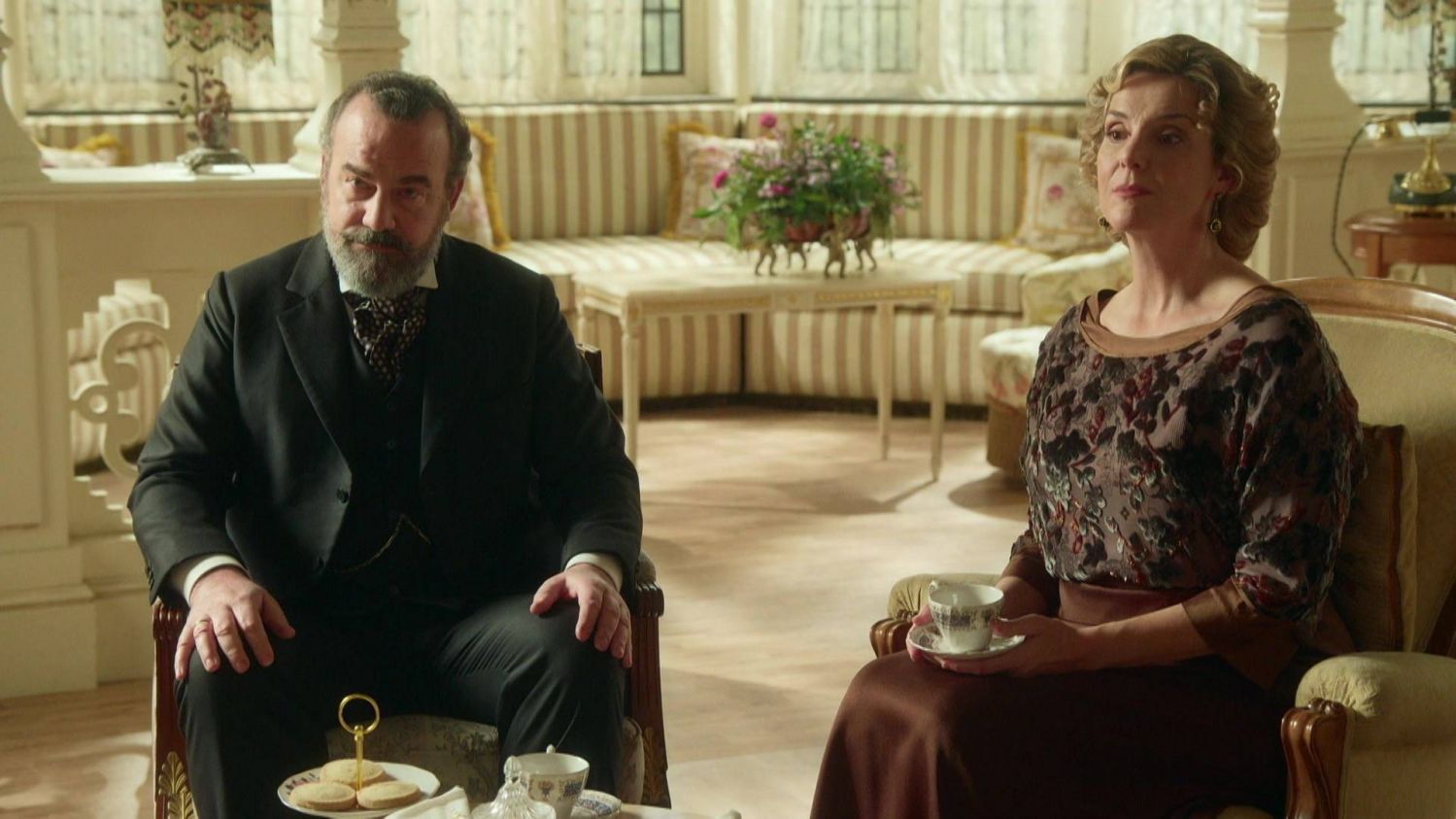 News La Promesa - pa�ac tajemnic - 363 odc. Cruz protestuje przeciw decyzji o odizolowaniu siostrze�ca. Curro odkrywa prawd� o strzale. Streszczenie 363 i 364 odc.