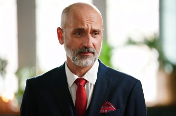 News Barwy szcz�cia - 2945 odc. �ukasz przekazuje Marczakowi dokumentacji inwestycji prosz�c o dyskrecj�. Streszczenie 2945 i 2946 odc.