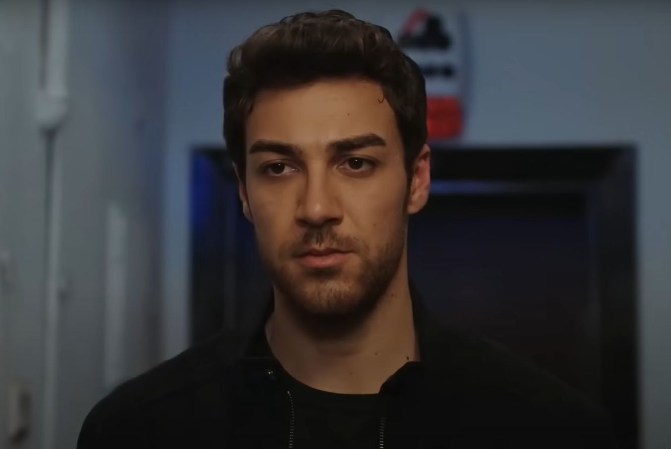 News Z�oty ch�opak - 59 odc. Serter wyjawia Seyran, �e Ferit sp�dzi� noc poza domem. Streszczenie 59 i 60 odcinka