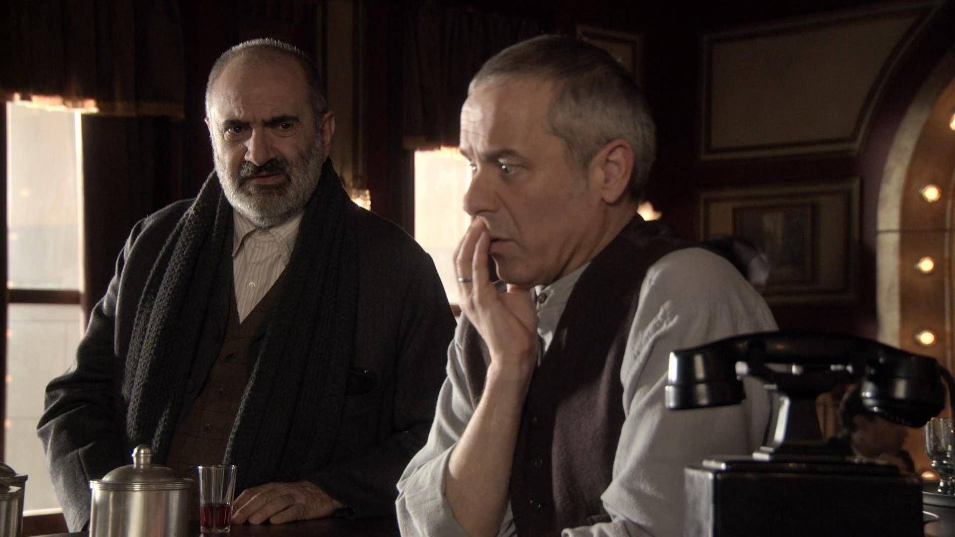 News Sze�� si�str - odc. 489. Salvador chce zastawi� maj�tek si�str w karcianej grze. Streszczenie 489 odc.