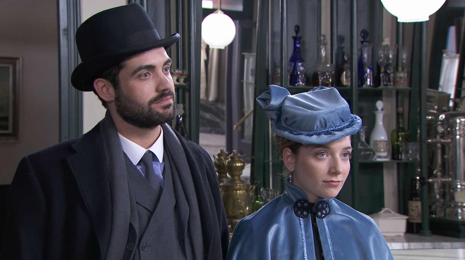 News Akacjowa 38 odc. 823 odc. Iñigo otwiera si� przed Leonor! Arturo wci�� szuka Silvii. Streszczenie 823 i 824 odc.