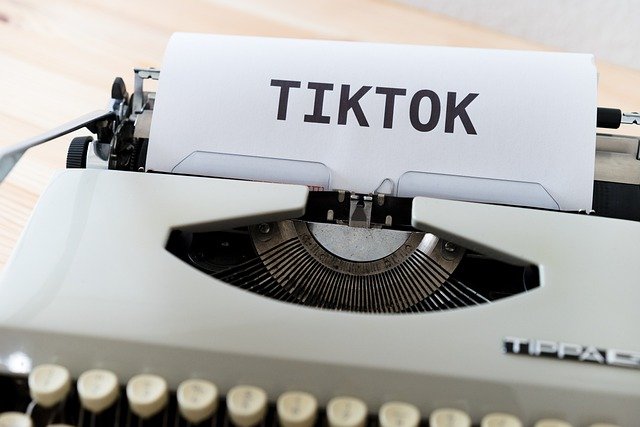 News Book Club na TikToku – aplikacja otwiera swój klub książki! 