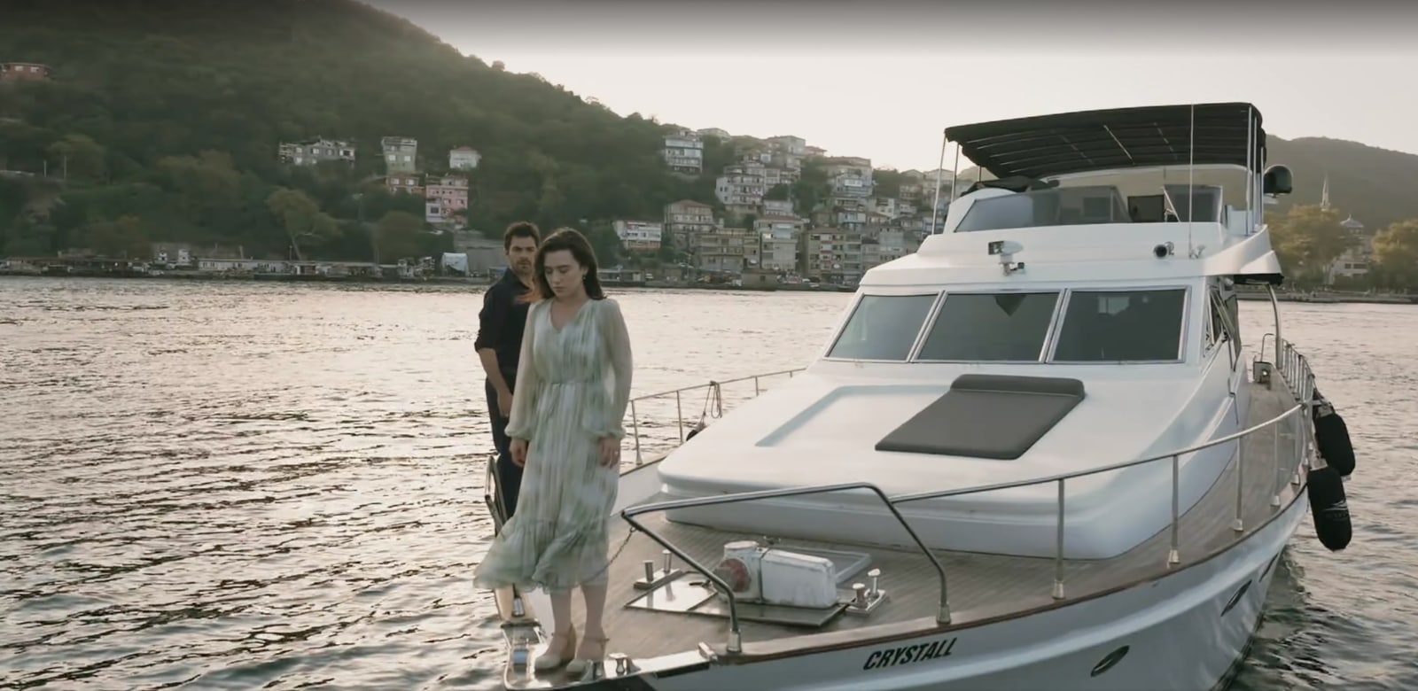 News Wichrowe wzg�rze - 225 odc. Zeynep wyrzuca Halila za burt�. Streszczenie 225 i 226 odc. 