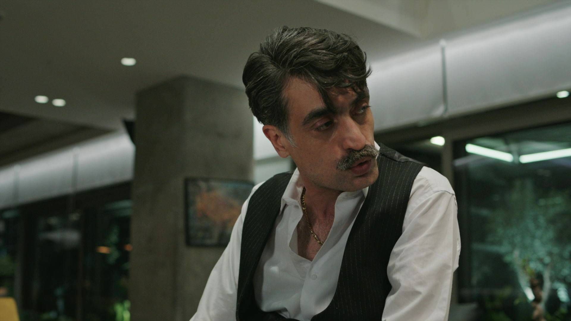 News Z�oty ch�opak - 133 odc. Kazim sugeruje, �e rezydencja Halisa wymaga gruntownego remontu. Streszczenie 133 i 134 odcinka