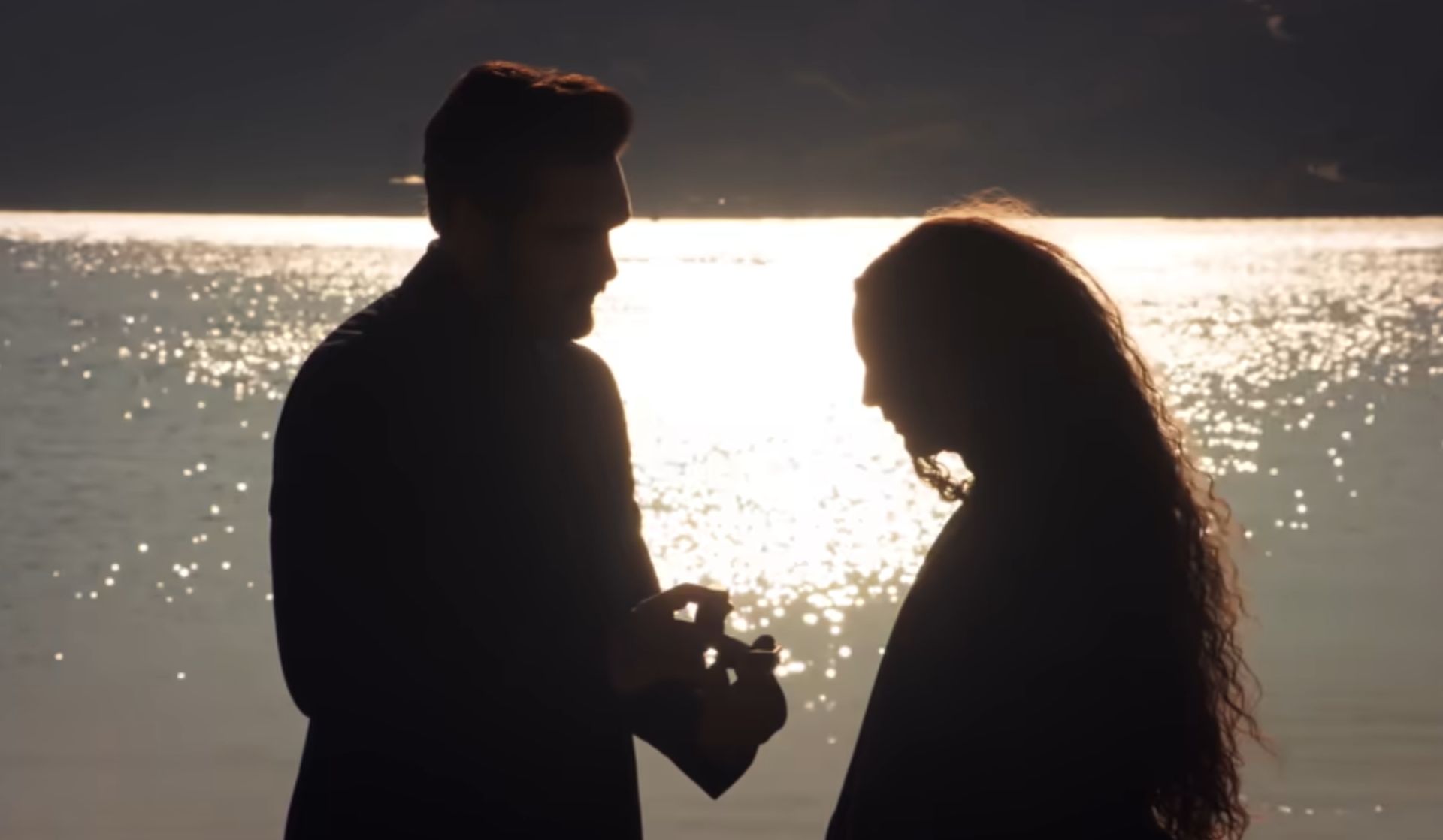 News Dziedzictwo odc. 796 i 797 streszczenie. Nana chce wyjecha� do Gruzji. Yaman zatrzymuje j� na lotnisku