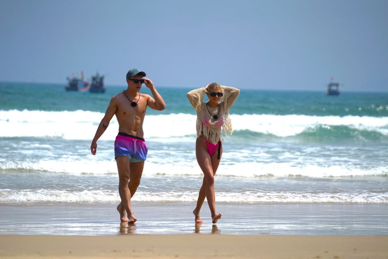 News Hotel Paradise 9 - odc. 10. Karolowi nie podoba si� knucie. RAJSKIE ROZDANIE! Streszczenie 10 odcinka