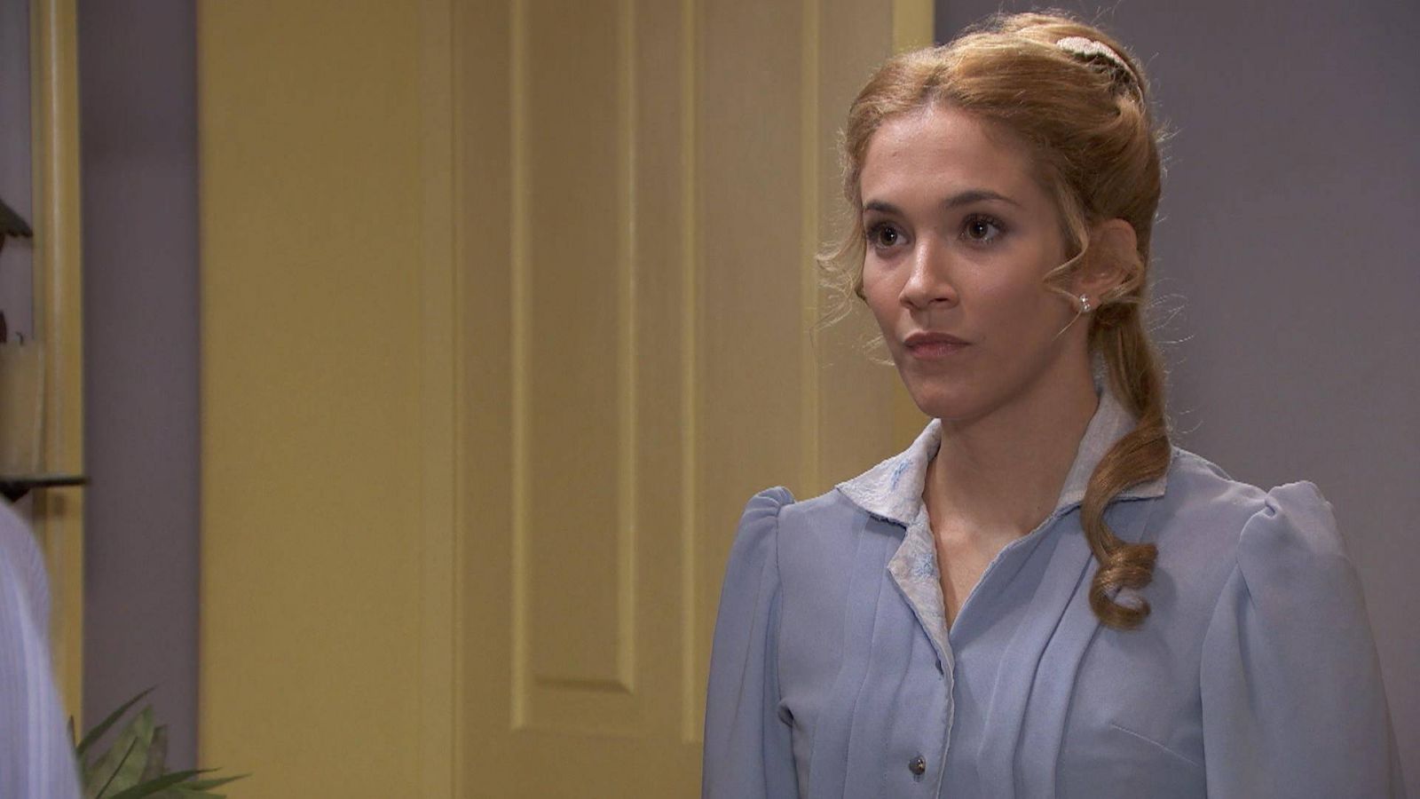 News Akacjowa 38 - 538 odc. Elvira grozi majordomusowi! Czym narazi� jej si� Simon? Streszczenie 538 i 539 odc. 