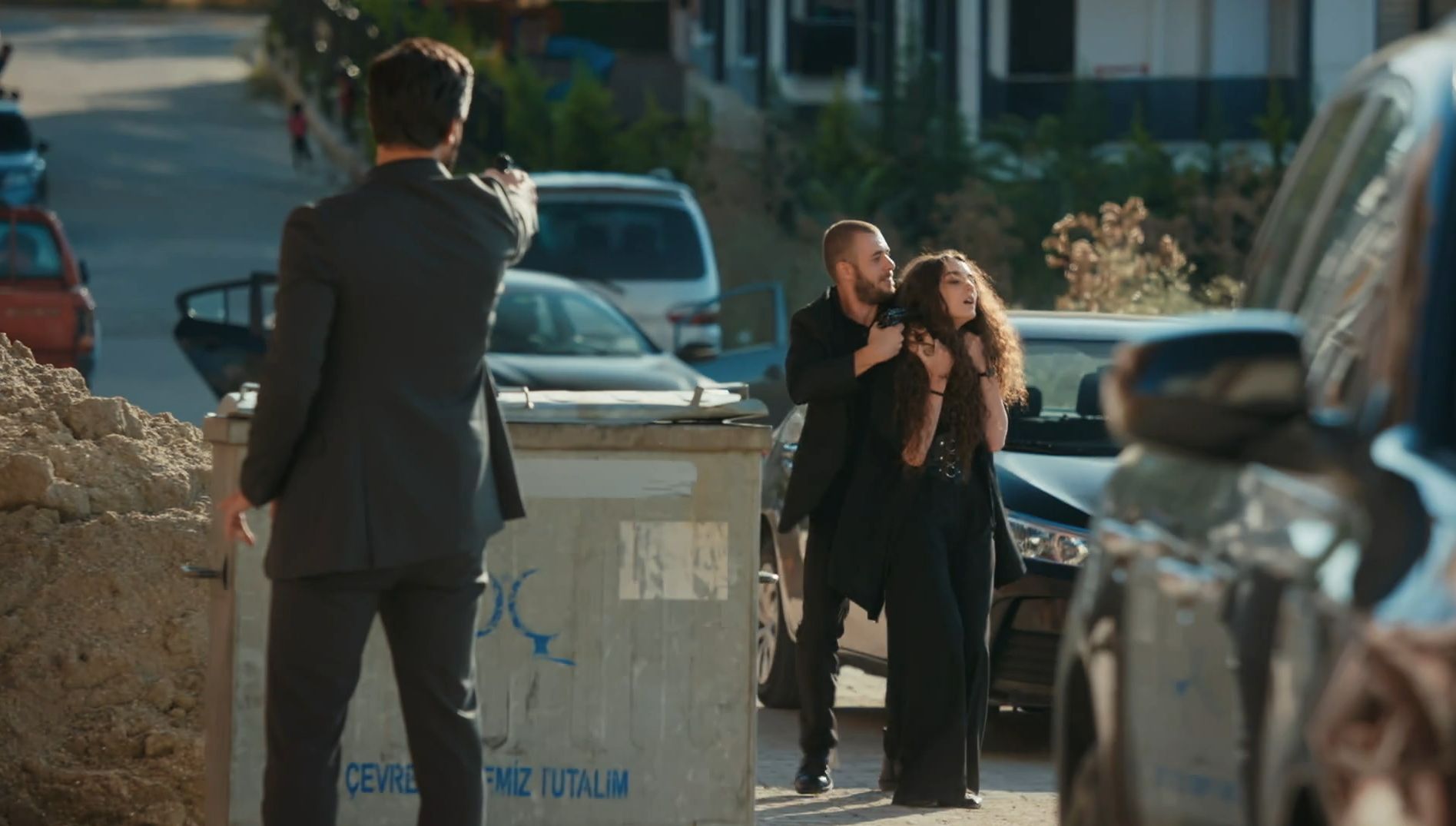 News Dziedzictwo odc. 598 i 599 streszczenie: Duygu s�yszy wyznanie Alego. Nana wpada w pu�apk� i zostaje porwana! 