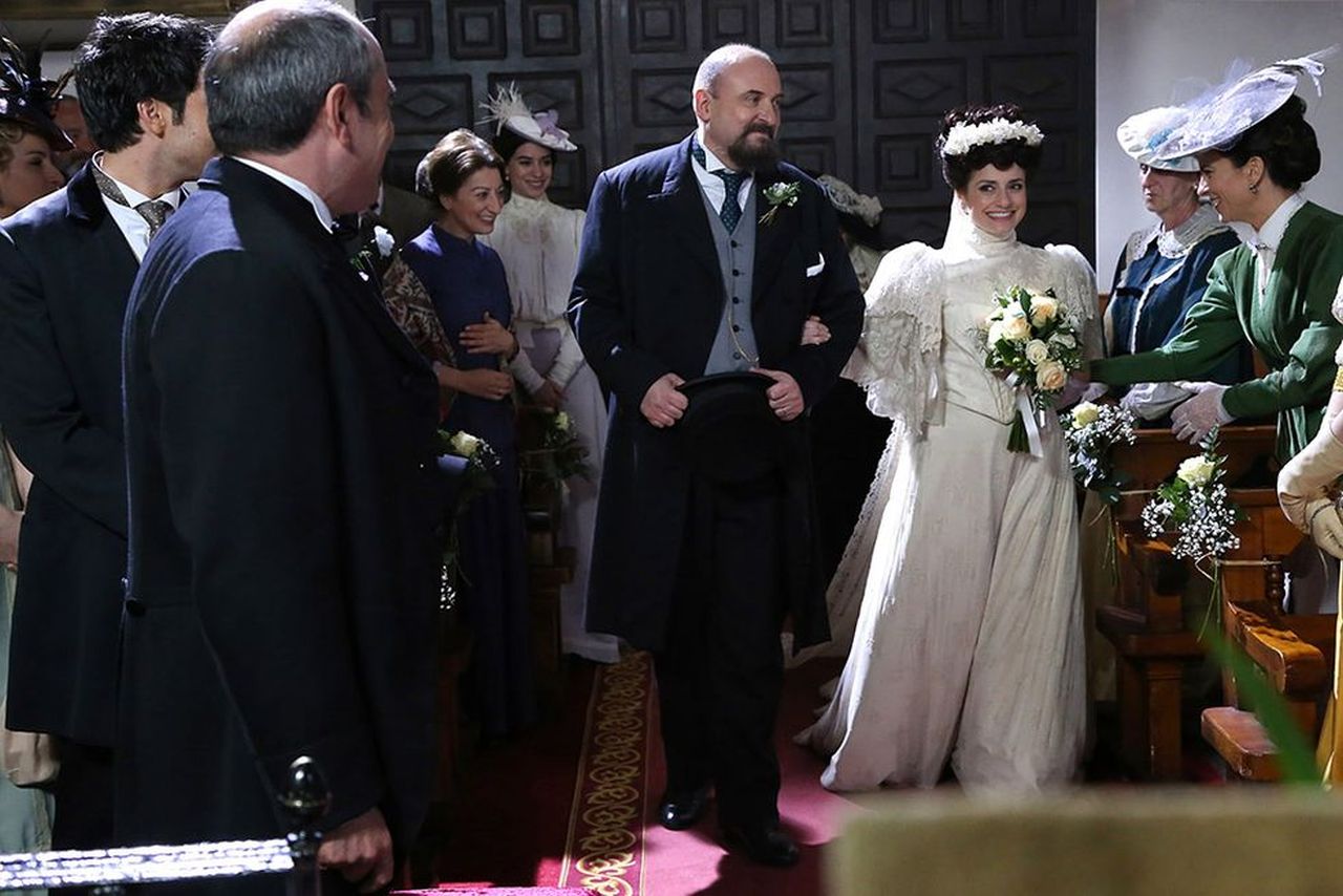 News Akacjowa 38 - 343 odc. Podczas �lubu Trini i Ramona dochodzi do eksplozji. S� OFIARY! Streszczenie 343 i 344 odc. 