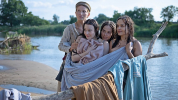 News Korona kr�l�w. Jagiellonowie - 126 odc. Trzy miesi�ce po �mierci El�biety, kr�l w podr�y spotyka ksi�niczki Holsza�skie. Streszczenie 126 i 127 odc.