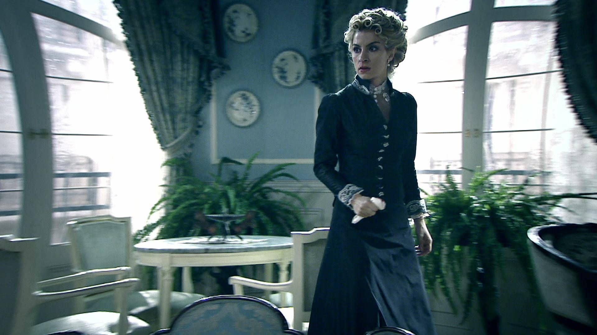 News Akacjowa 38 - 244 odc. Kr�lowa publicznie upokarza Cayetan�. Streszczenie 244 i 245 odc. 