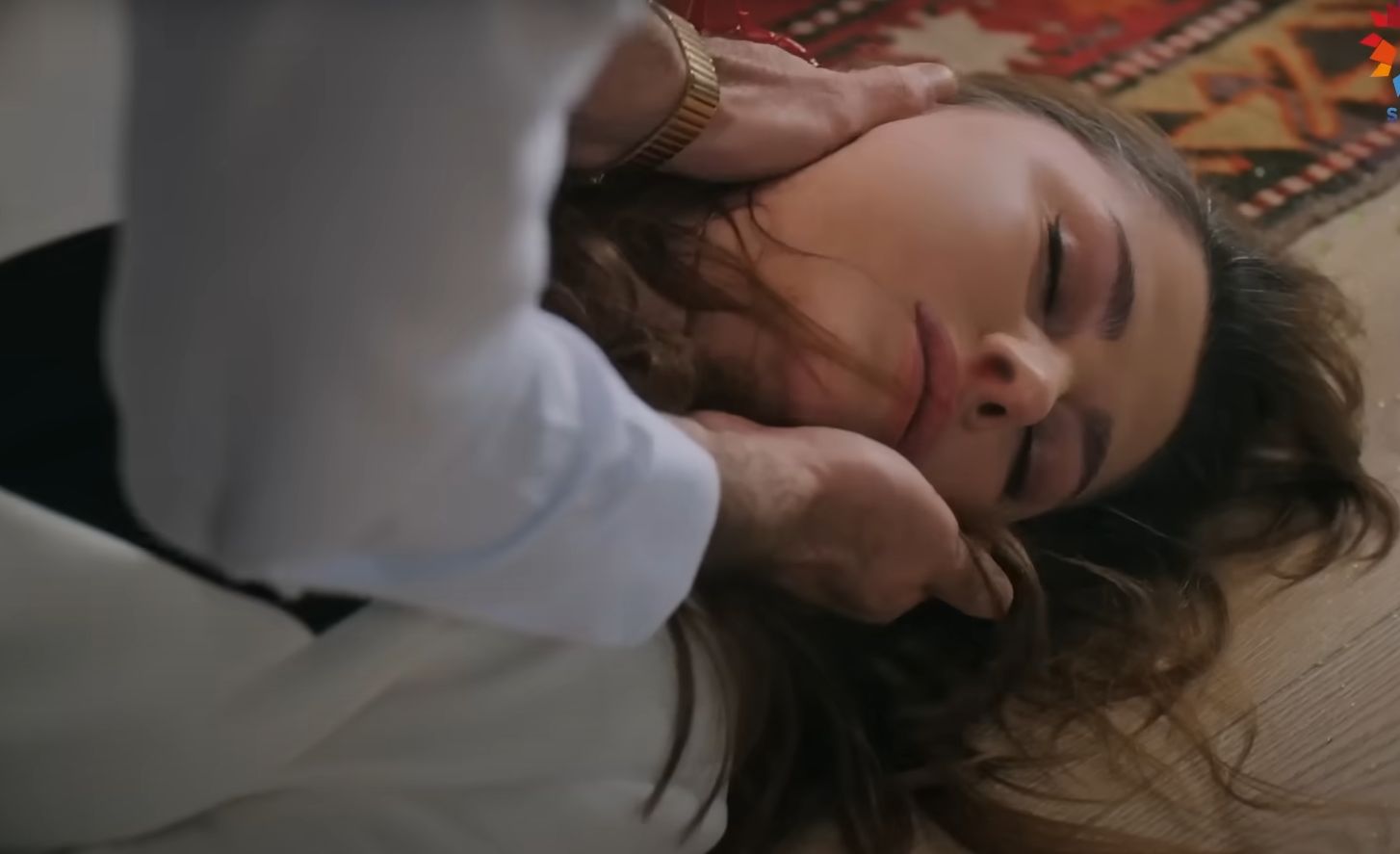 News Z�oty ch�opak - 235 odc. Zerrin jest operowana po tym, jak zaatakowa�a j� Esme. Streszczenie 235 i 236 odcinka