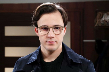 News Barwy szcz�cia - 2852 odc. Cezary zostaje wprowadzony w �pi�czk� farmakologiczn�. Streszczenie 2852 i 2853 odc.