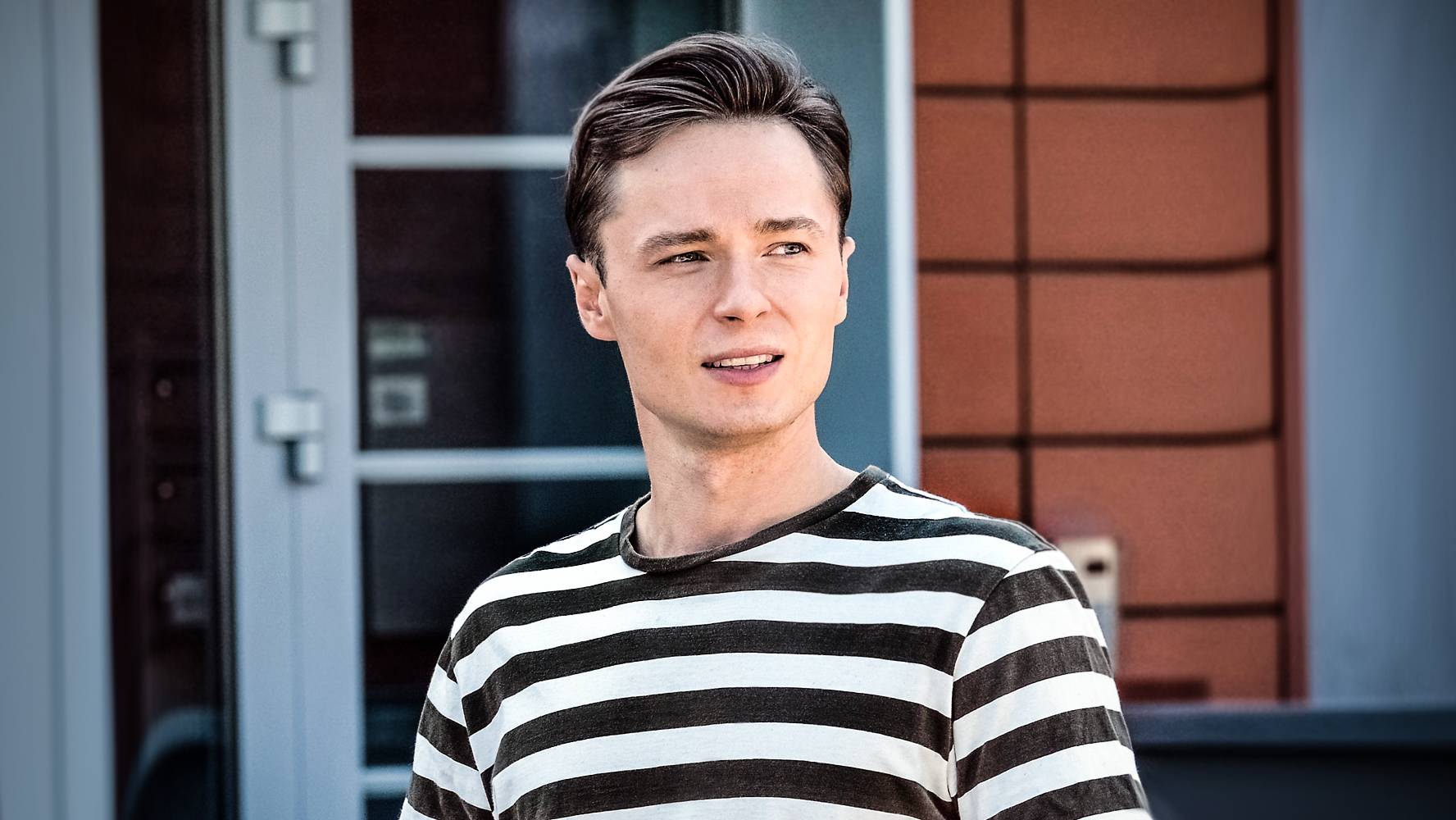 News Pierwsza mi�o�� - 3704 odc. Piotrek chce aresztowa� Grabarza. Streszczenie 3704 i 3705 odcinka