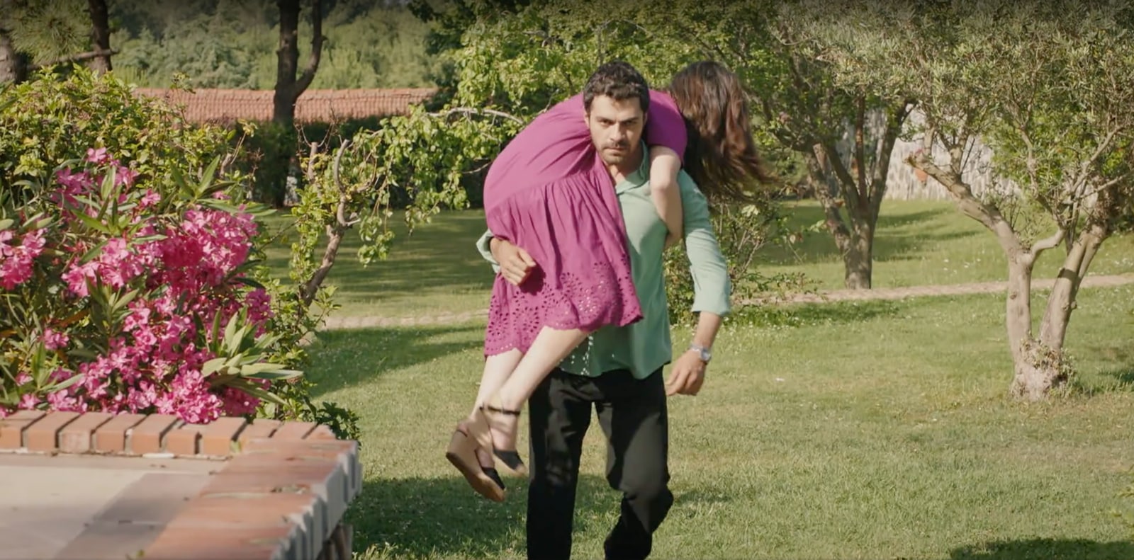 News Wichrowe wzg�rze - 213 odc. Zeynep zostaje porwana! Streszczenie 213 i 214 odc. 