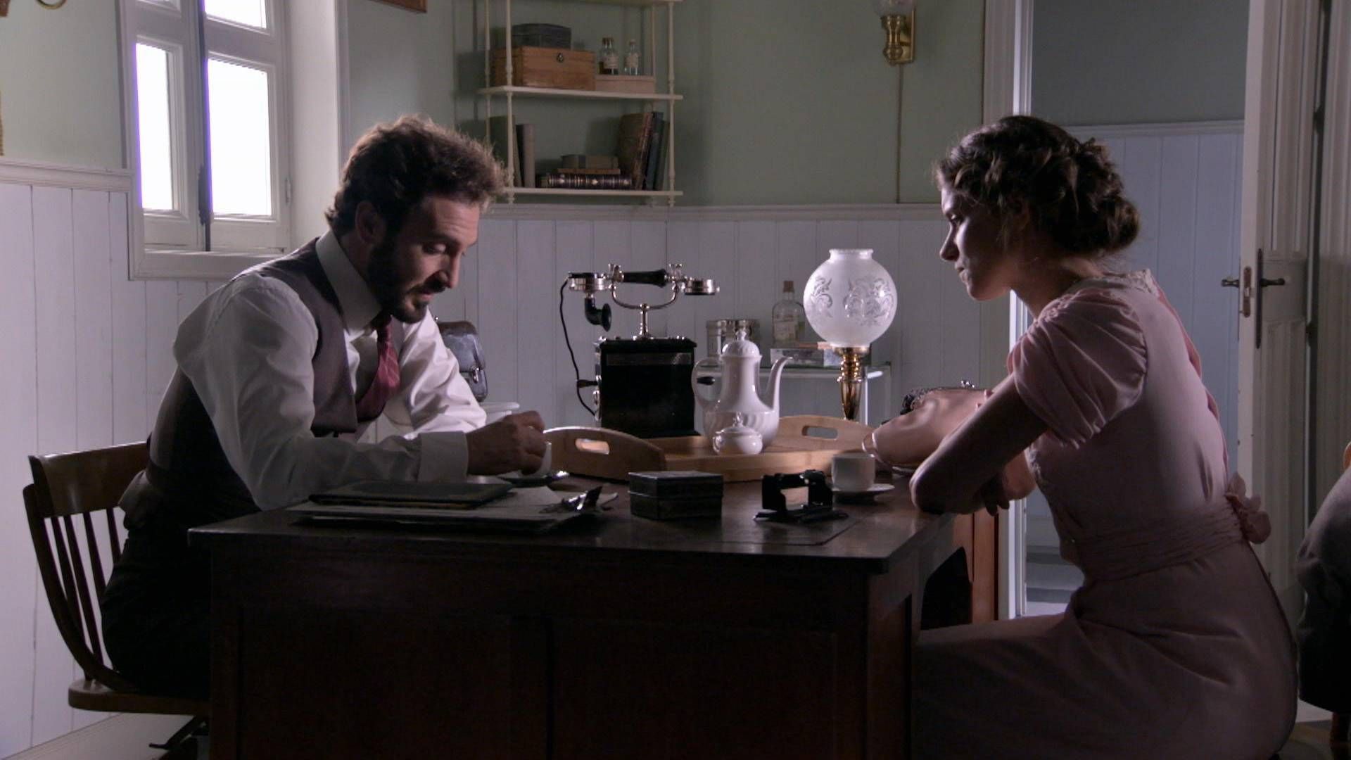 News Sze�� si�str - odc 415. Diana ma zamiar wyp�aca� odszkodowania ze swojej kieszeni. Streszczenie 415 i 416 odc.