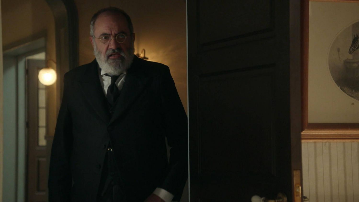 News La Promesa - pa�ac tajemnic - 104 odc. Ostrze�enie R�mula! Czy Pia powinna obawia� si� Gregoria? Streszczenie 104 i 105 odc.