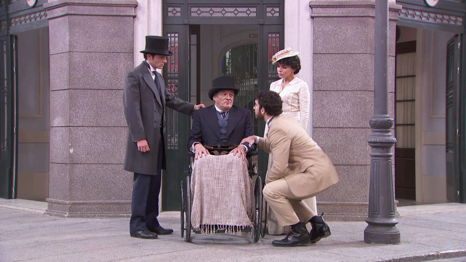 News Akacjowa 38 odc. 704 odc. Antonio przyznaje si� do kradzie�y. Simon zdradza prawd� o Adeli. Streszczenie 704 i 705 odc. 