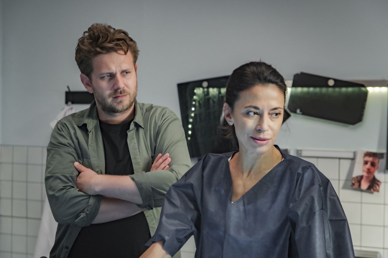 News Uroczysko - 33 odc. Trup na balu przebiera�c�w. Streszczenie 33 i 34 odcinka