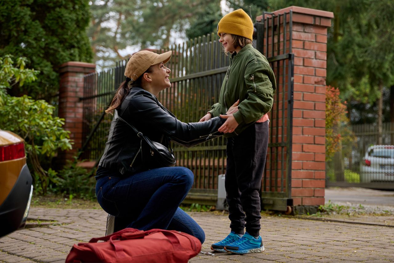 News Na Wsp�lnej - 3859 odc. Mia atakuje nauczycielk� no�em. Streszczenie 3859 i 3860 odcinka