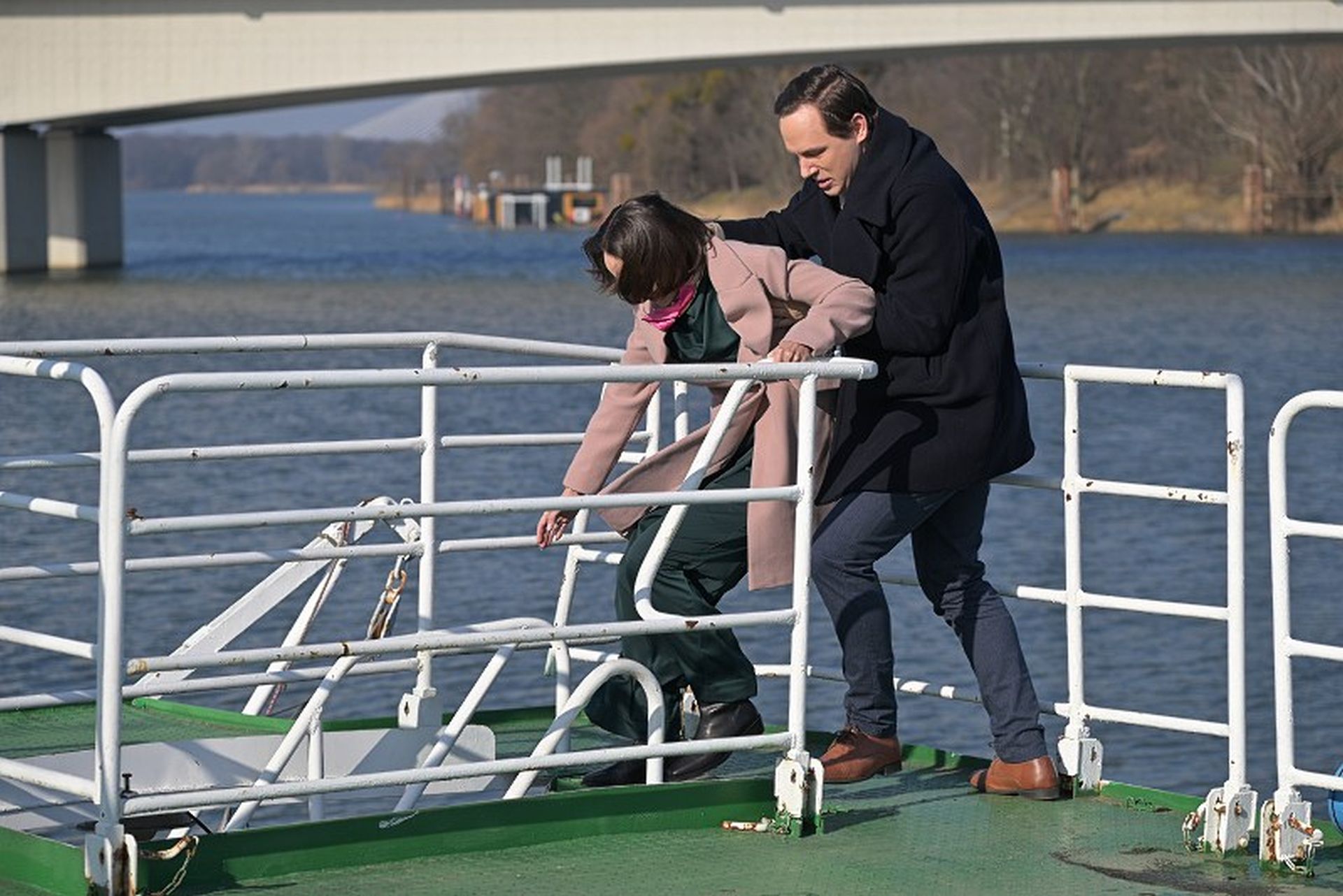 News Pierwsza mi�o�� - 3986 odc. Piotrek pr�buje pogodzi� si� z Melk�, ale Remigiusz znowu staje na drodze! Streszczenie 3986 i 3987 odc