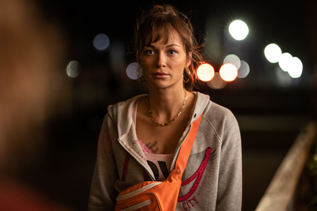 News Pati - 1 odc. Bohaterka musi sp�aci� narkotykowe d�ugi matki. Streszczenie 1 i 2 odcinka serialu