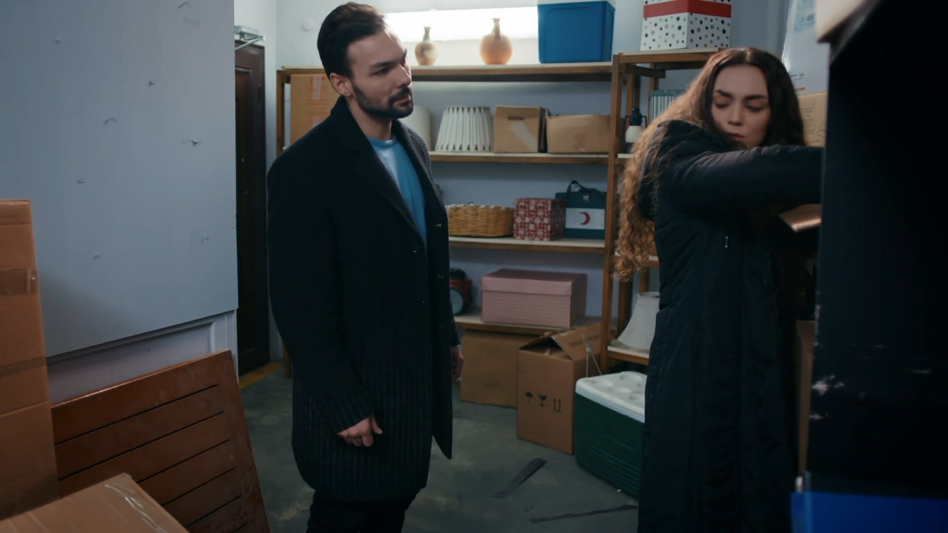 News Dziedzictwo odc. 741 i 742 streszczenie. Nana zostaje zamknita z Kubilayem w magazynku. Yaman rusza jej na ratunek