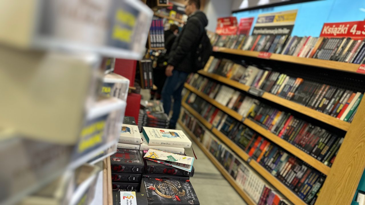 News Uwielbiany przez czytelnik�w ksi�garz straci� prac� po 20 latach. Klienci: 