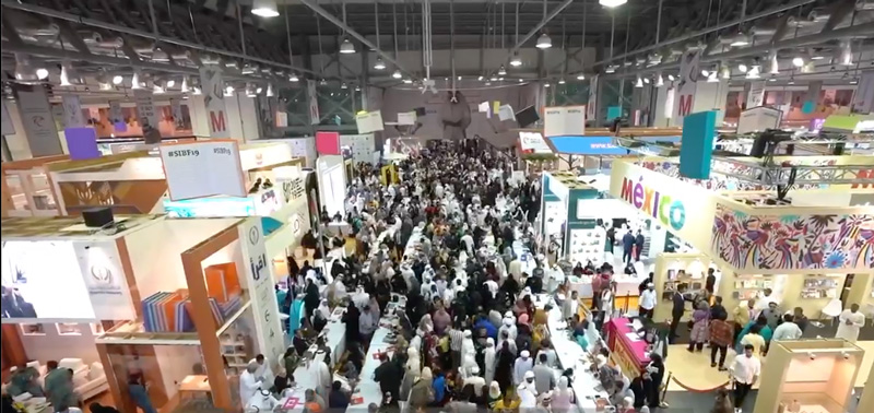 News Pobito Rekord Guinessa w podpisywaniu ksi��ek przez autor�w. Robi�o to ponad 1500 tw�rc�w jednocze�nie! 