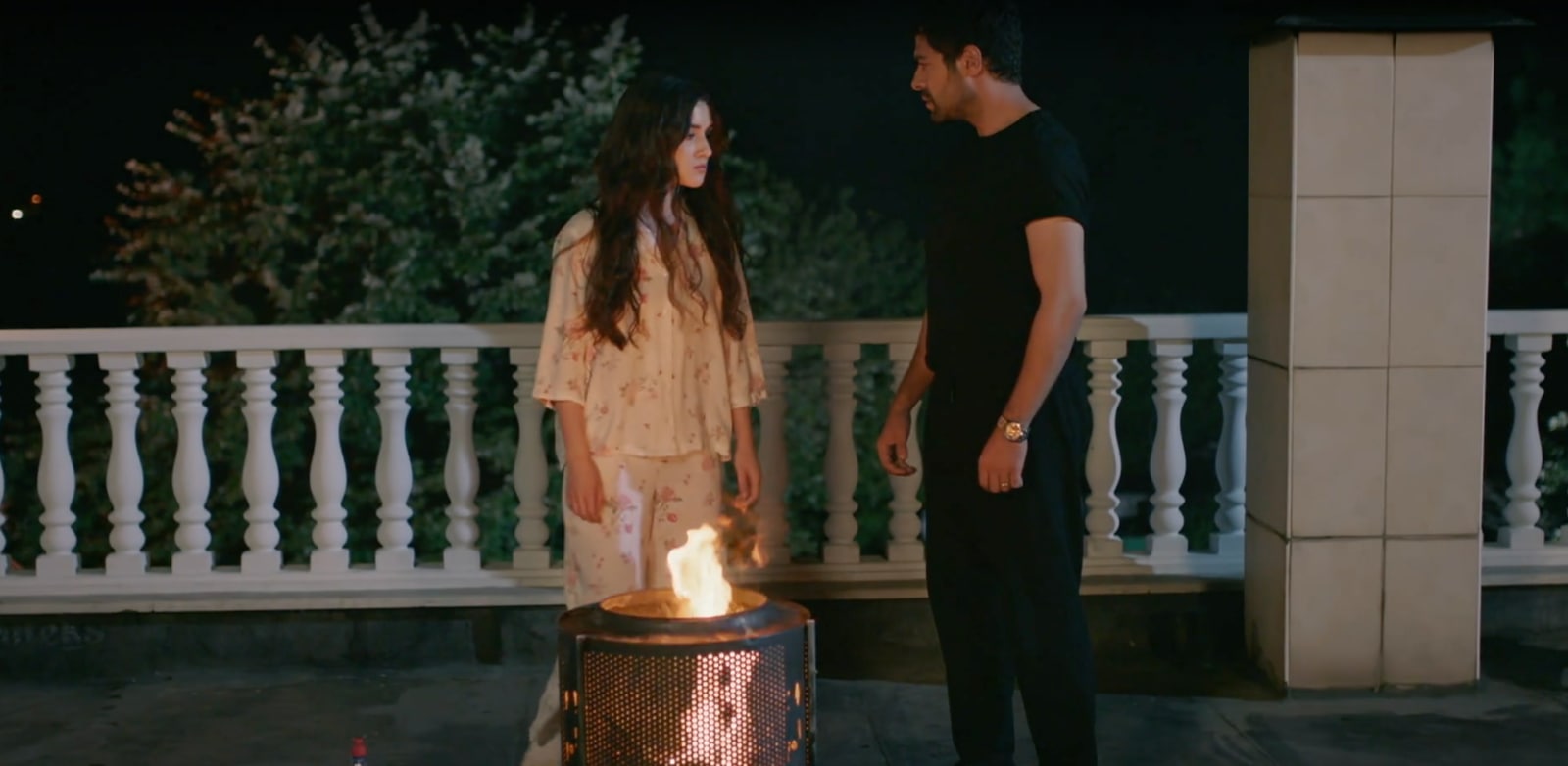 News Wichrowe wzg�rze - 227 odc. Zeynep niszczy pami�tki po mi�o�ci do Halila. Streszczenie 227 i 228 odc. 